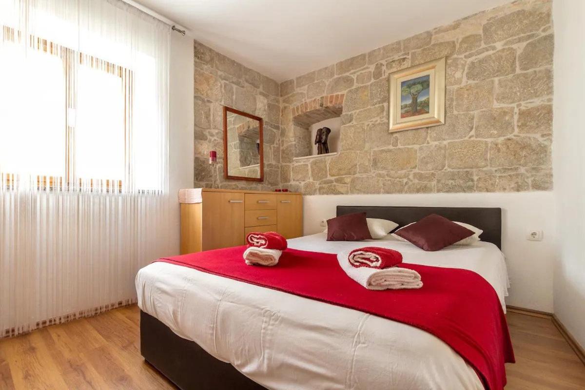Aparrtment Terra- Combine Beach&Old Town Apartment Split Exterior photo